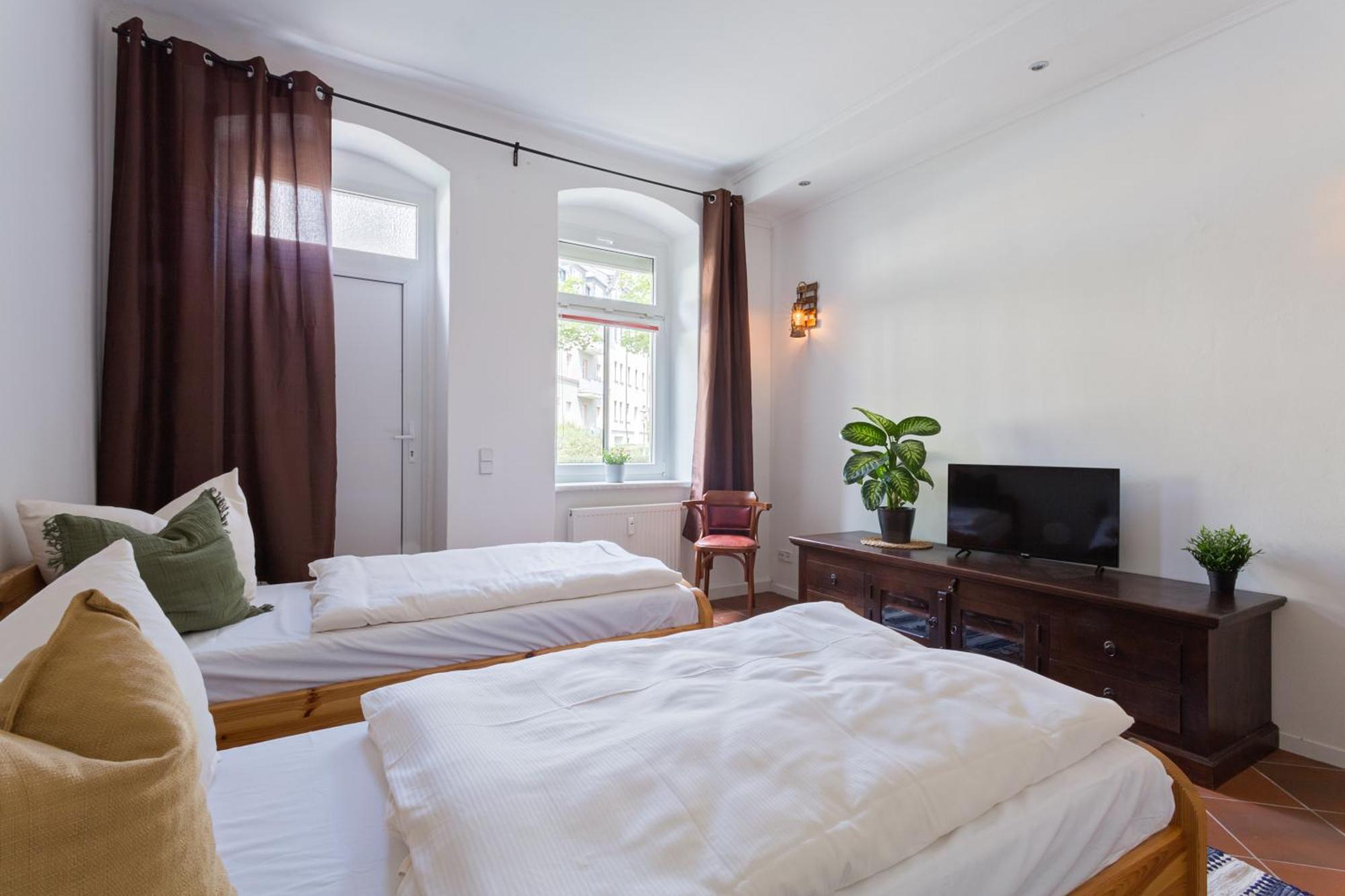 Doppelzimmer III Gaestezimmer In Unterkunft Mit Gemeinschaftsbad Und Gemeinschaftskueche Chemnitz Luaran gambar