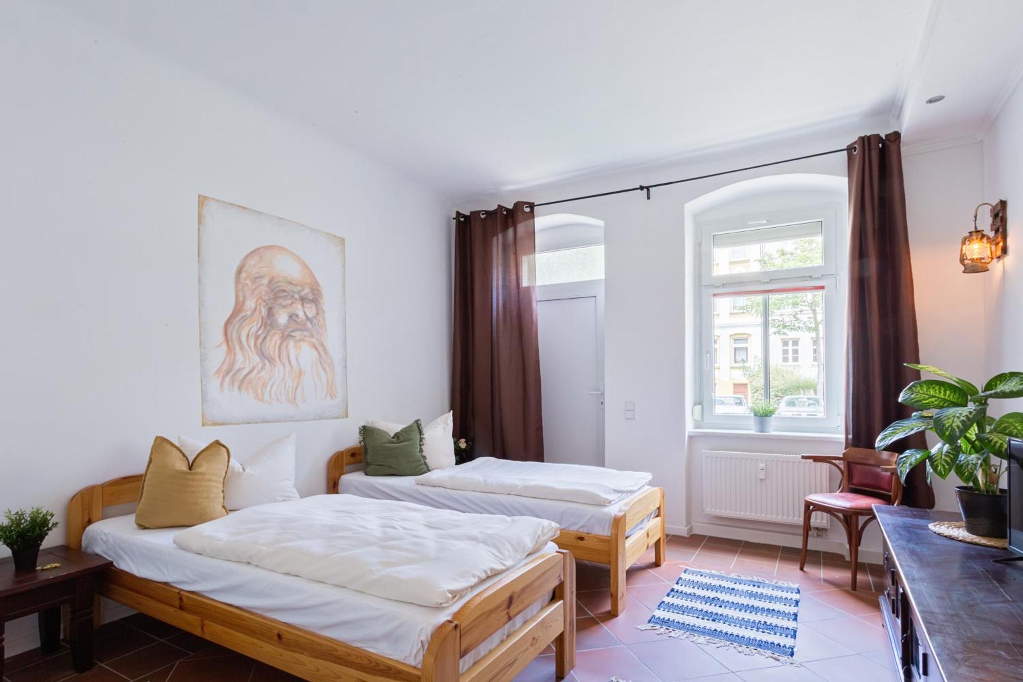Doppelzimmer III Gaestezimmer In Unterkunft Mit Gemeinschaftsbad Und Gemeinschaftskueche Chemnitz Luaran gambar